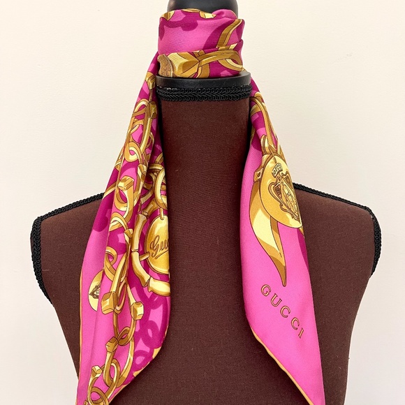 Gucci Logo Chains Hot Pink Gold Silk Twill Scarf with Gift Gucci Box - Picture 13 of 14